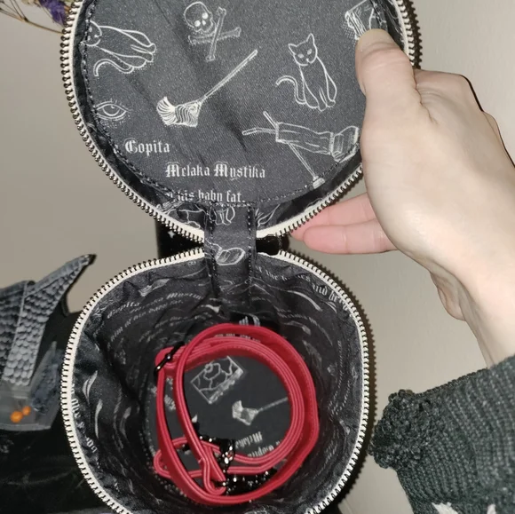 Loungefly Hocus Pocus mini backpack - Picture 2 of 3